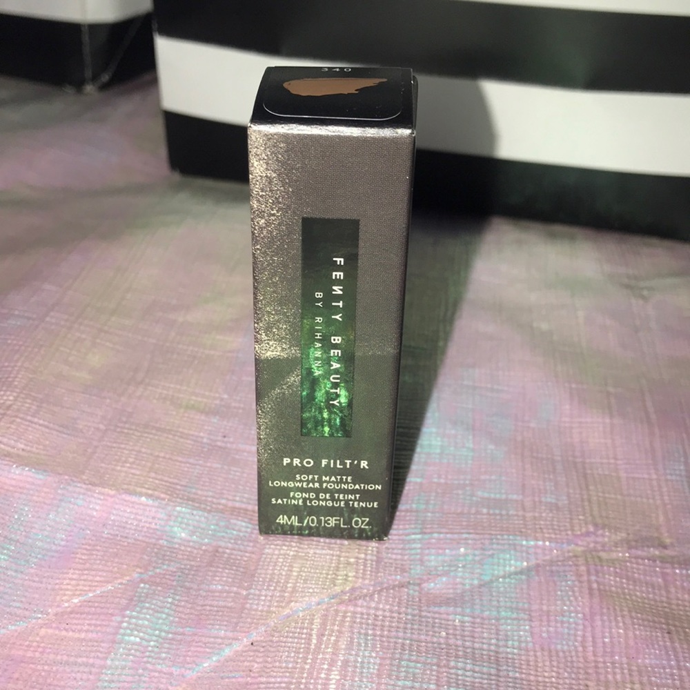 Fenty Pro Filt’r Foundation *Deluxe Sample*